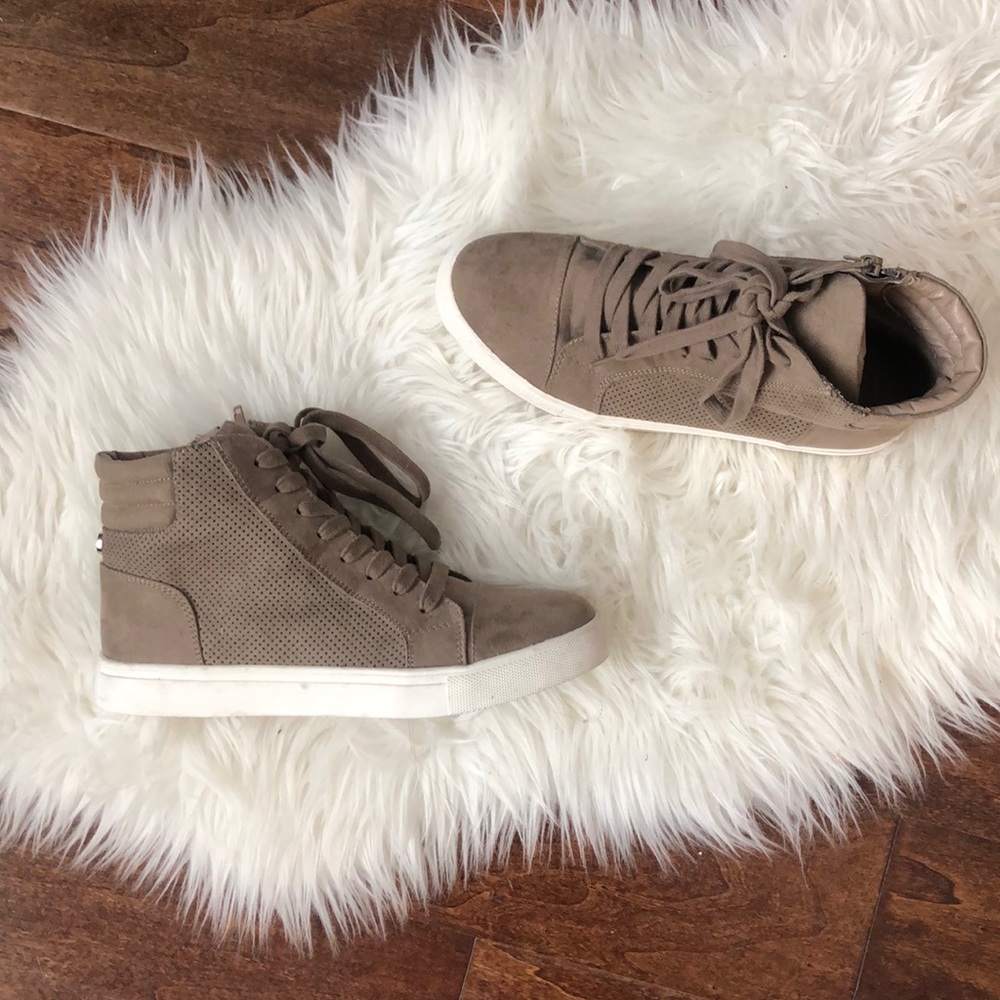 Steve Madden High too Demmie sneaker.